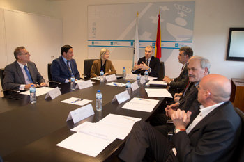 El conselleiro de Economía reunido con el presidente de CECAP y el presidente en funciones de CECAP-Galicia./X.C.
