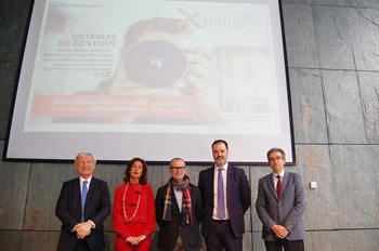 El gerente de Expourense, la delegada de la Xunta, el alcalde de Ourense, el director de Abanca en Ourense y el vicepresidente de la CEO./M.R.