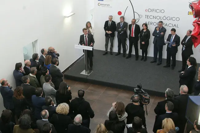 El presidente de la Xunta durante la inauguración del Centro tecnológico aeroespacial de Nigrán.