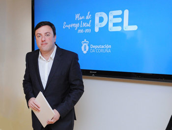O presidente da Deputación da Coruña nunha presentación do Plan de Emprego Local.