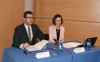 Daniel Gesto, coordinador de Shipbuilding 4.0 en AIMEN Centro Tecnológico; y Romina Bastón, representante de ACLUNAGA, durante la inauguración de la jornada.