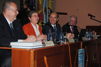 La conselleira del Mar presentó la conferencia de Enrique Losada.