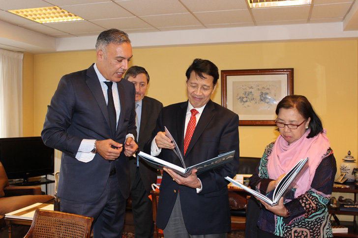 Una delegación del Gobierno indonesio visitó la Confederación de Empresarios de Pontevedra.