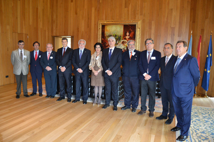 Miguel Ángel Santalices con los decanos de Economistas y presidentes de Titulados Mercantiles.