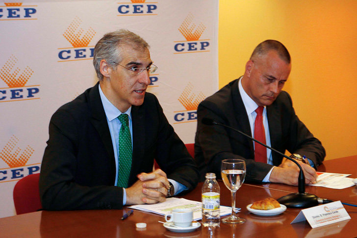 El conselleiro de Economía junto al presidente de la CEP./M.S.