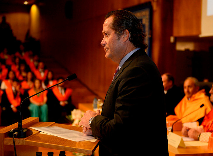 Escotet, en el acto de graduación de Economía de la Universidad de Vigo.