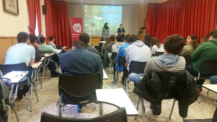 Acto de AJE con estudiantes de Ferrolterra.