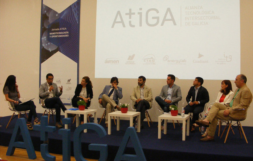 Mesa redonda com representantes de los centros tecnológicos de ATIGA, INL y CDTI.