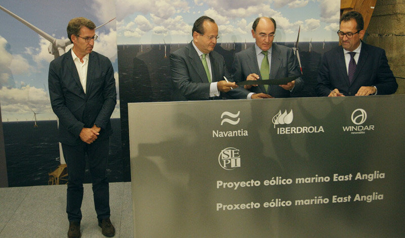 Firma del acuerdo por el presidente de Iberdrola, Ignacio Galán, y el presidente de Navantia, José Manuel Revuelta, ante el presidente de la Xunta de Galicia, Alberto Núñez Feijóo.