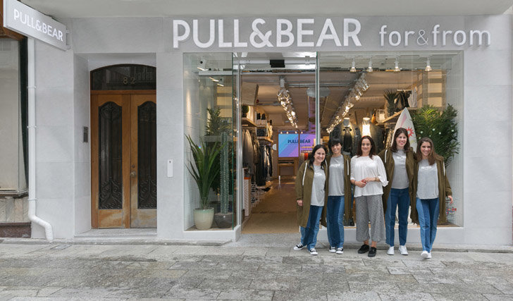 Plantilla de la tienda &#34;for&from&#34; de Pull&Bear en Ferrol.