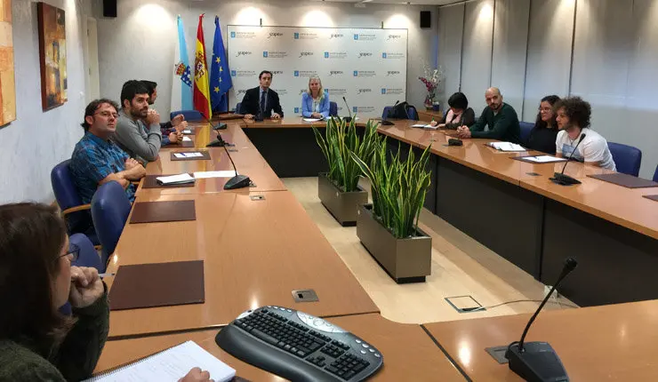 Encuentro del director del Igape con un grupo de becarios que se están especializando en comercio exterior.