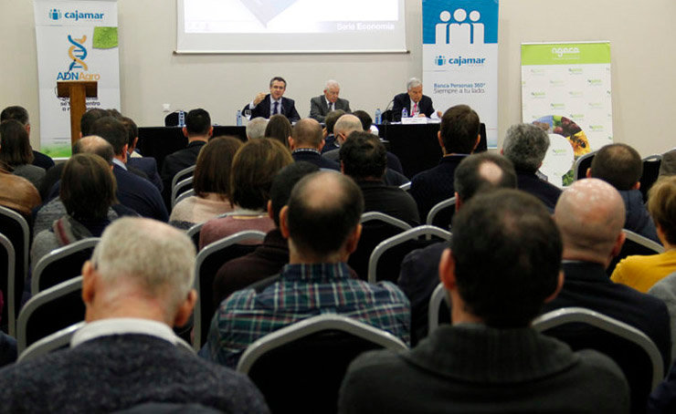 Presentación en Santiago de la publicación &#34;El sector lácteo español en la encrucijada”./AGACA.