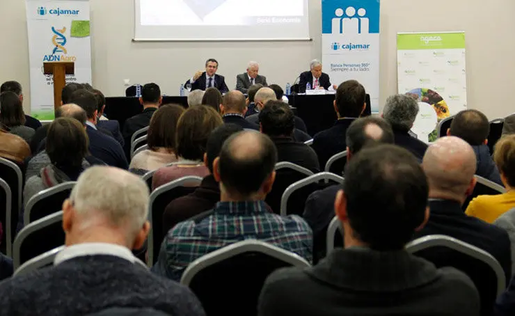 Presentación en Santiago de la publicación "El sector lácteo español en la encrucijada”./AGACA.