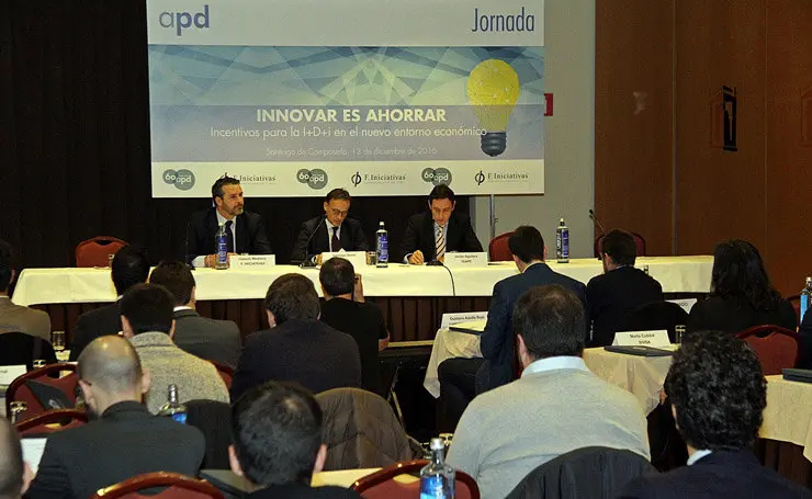 El director del Igape, Javier Aguilera, participó esta mañana en Santiago en la jornada Innovar es ahorrar, organizada por la APD./L.POLO.