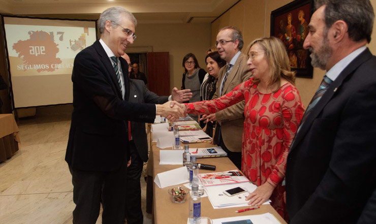 DAVID (( Tambien AGN )) Visita del conselleiro de Economía a una reunión de la junta dierctiva de APE Galicia en Sanxenxo