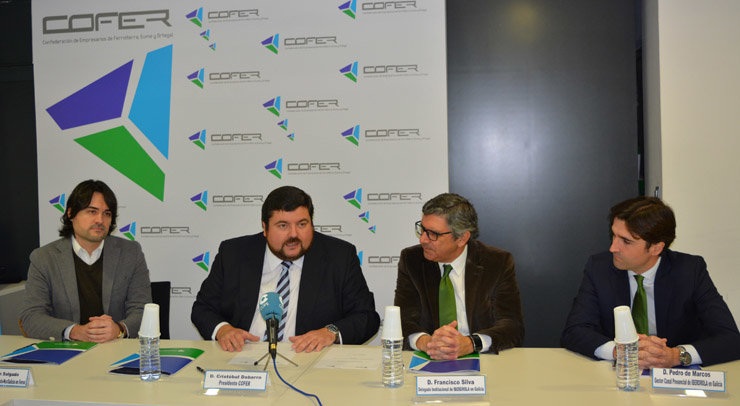 Firma del convenio entre COFER e Iberdrola en la sede de la confederación de empresarios.