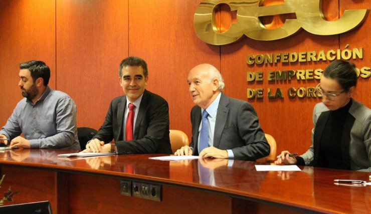 Víctor Salgado y Antonio Fontenla abrieron la jornada sobre el nuevo reglamento de protección de datos.