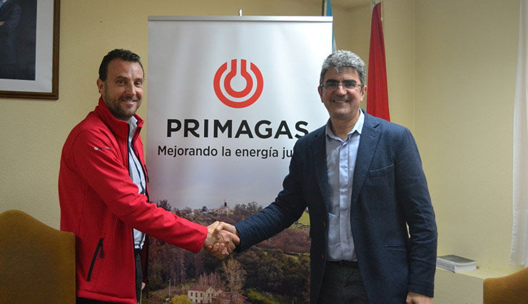 Joost Korver, director general de Primagas, junto al alcalde de A Guarda, Antonio Lomba.