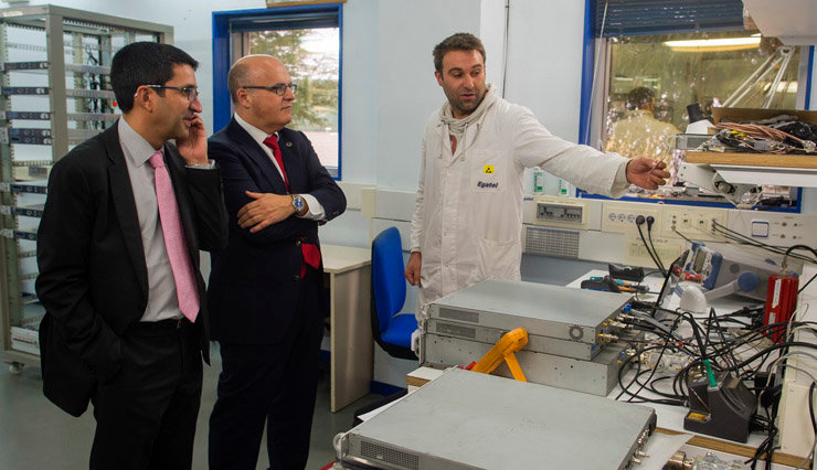 Javier Taibo y Manuel Baltar en su visita a las instalaciones de Egatel./A.PAZ.