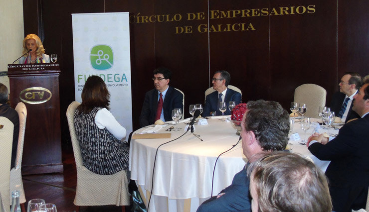 La ex ministra Isabel Tocino, en un momento del almuerzo coloquio en el Círculo de Empresarios de Galicia.