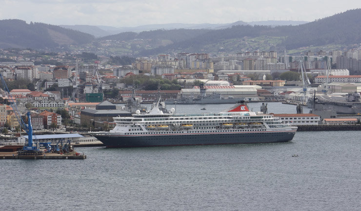 El &#34;Balmoral&#34;, en una escala anterior en el Puerto de Ferrol.