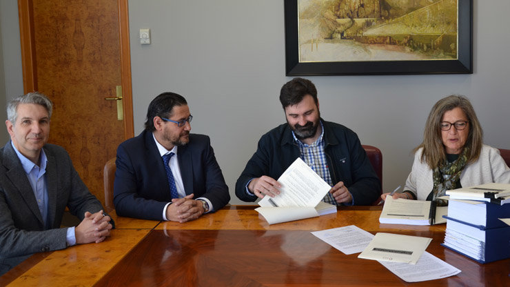 Firma del contrato entre el Consorcio y la UTE Ogmios Proyecto y Tecnored.