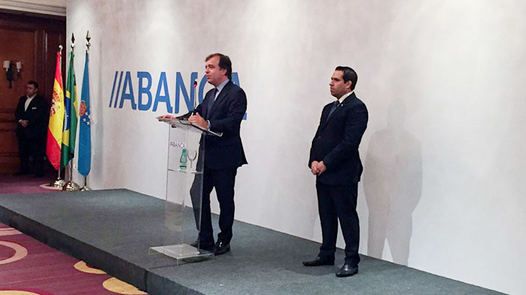 Oo conselleiro delegado de ABANCA, Francisco Botas, e o director da oficina de Río de Janeiro, José Luis Nogueira.