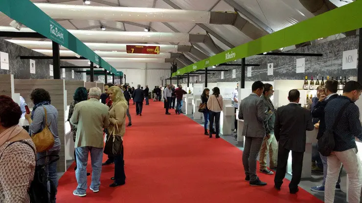 Stand de la Xunta con representación de las 5 denominaciones gallegas en FENAVIN.