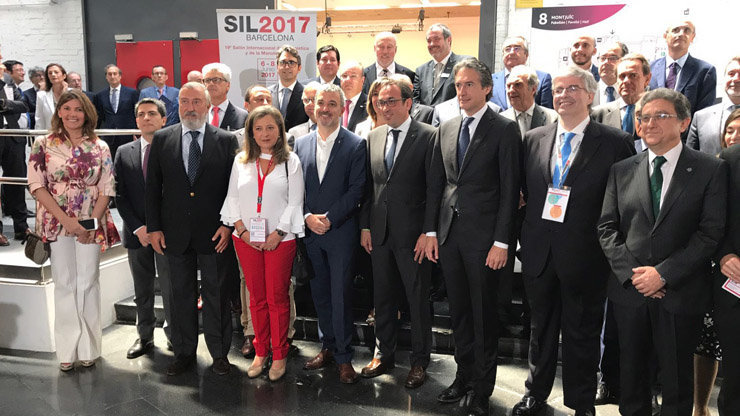 Los delegados de las Zonas Francas de España junto al ministro de Fomento en la inauguración del SIL.