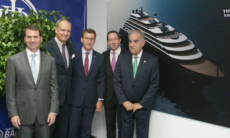 El presidente de la Xunta junto a representantes de The Ritz-Carlton Yacht Collection y de Hijos de J. Barreras.