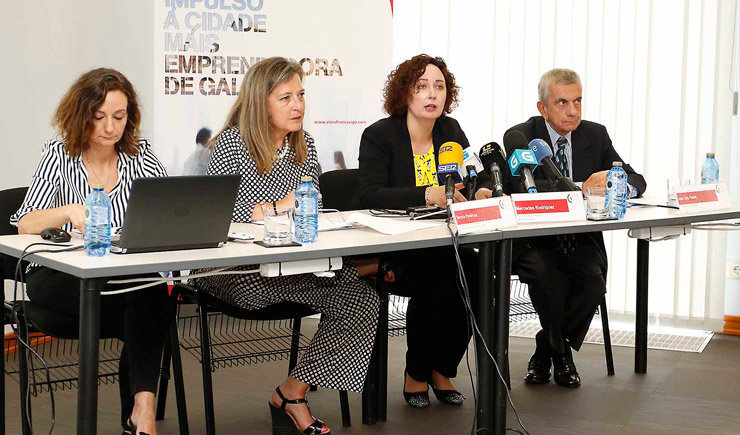 Teresa Pedrosa, Mercedes Rodríguez y José Luis Freire presentaron los datos del informe de Zona Franca y Conxemar./M.VÁZQUEZ.