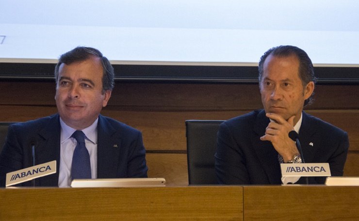 Francisco Botas y Juan Carlos Escotet, en la presentación de los resultados del semestre.
