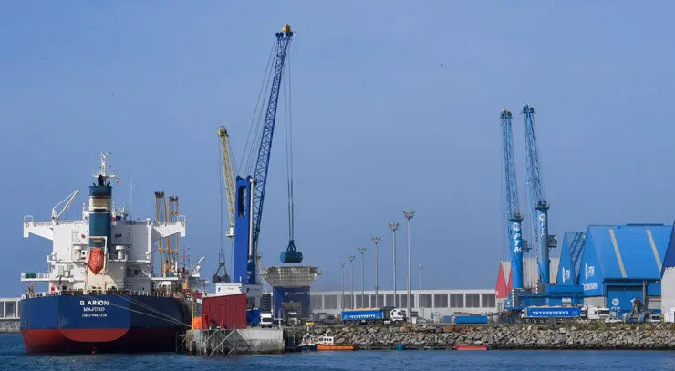 las  estadísticas sitúan a la provincia de A Coruña como la cuarta provincia española más exportadora, en la imagen, Punta Langosteira.