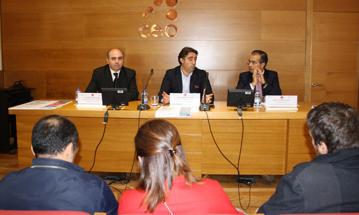 David Martínez, Jorge Pumar y Jaime Pereira presentaron el curso .