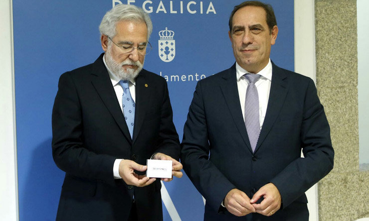 El presidente del Parlamento Gallego, Miguel Ángel Santalices, junto al conselleiro de Facenda, Valeriano Martínez.