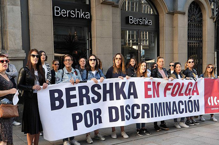 Protestas de trabajadoras en la tienda Bershka de Vigo.