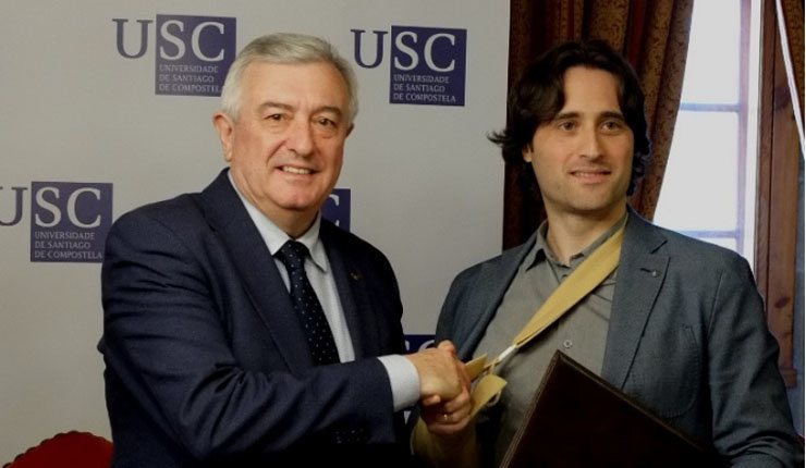 O reitor da USC, Juan Viaño e o director xeral de Gradiant, Luís Pérez, asinaron o acordo.