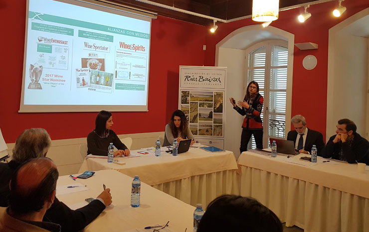 La directora de Marketing, Eva Mínguez, presentó a los asistentes el plan de promoción exterior del CRDO Rías Baixas.