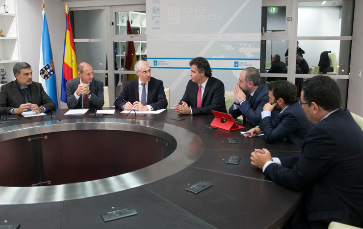 El conselleiro de Economía y otros cargos de la Xunta mantuvieron una reunión con representantes de Aclunaga./X.CRESPO.