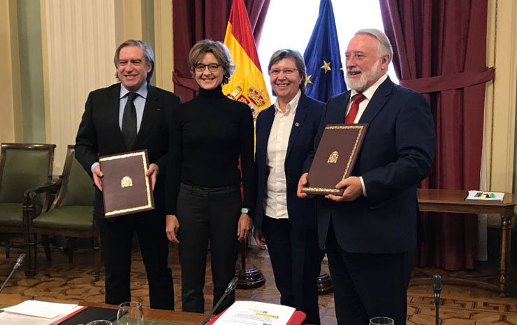 López-Asenjo, Tejerina, Quintana y López Veiga tras la firma del protocolo de colaboración.