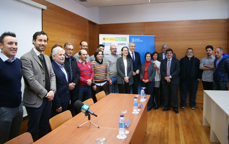 Los nuevos coworkers del CIS-Madeira junto al conselleiro de Economía,