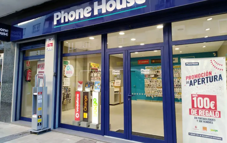 Fachada de la tienda Phone House en Ribadeo.