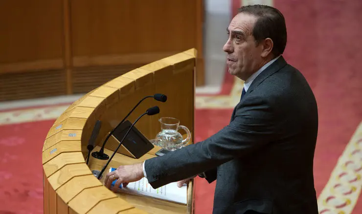 Valeriano Martínez en el pleno del Parlamento gallego./A.VARELA.