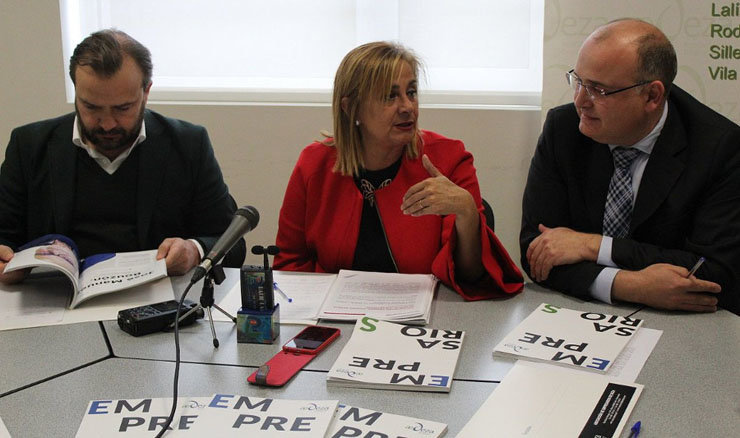 Rafa Cuíña, alcalde de Lalín, Carmela Silva, presidenta da Deputación de Pontevedra, e Antonio Lamas, presidente de AED.