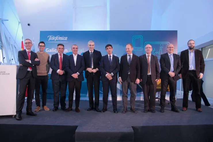 De izq. a der., Manuel Alonso, director de AAPP y Grandes Empresas de Territorio Norte de Telefónica; Víctor Álvarez, CEO de Situm; Antonio Bengoa, director de Relaciones Institucionales de Telefónica España; Juan José de la Cerda, director Corporativo de I+D, Calidad y Sostenibilidad del Grupo Nueva Pescanova; Francisco Conde, conselleiro de Economía, Emprego e Industria de la Xunta de Galicia; Juan Manuel Cividanes, director de IGAPE; Antonio Novo, presidente de FENAEIC; Luis Ignacio Vicente, director de Retorno de la Innovación de Telefónica, y Javier García, director de TI de FINSA.