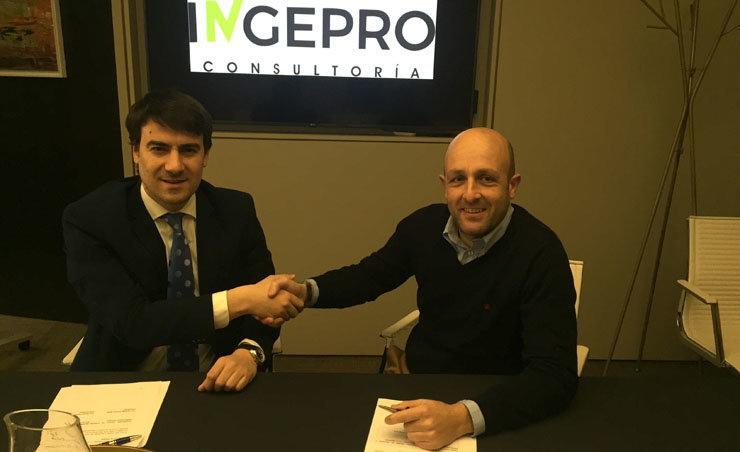 David Sobral y Francisco Cortegoso firmaron el acuerdo entre FEGAPE y Grupo ACEUVE.