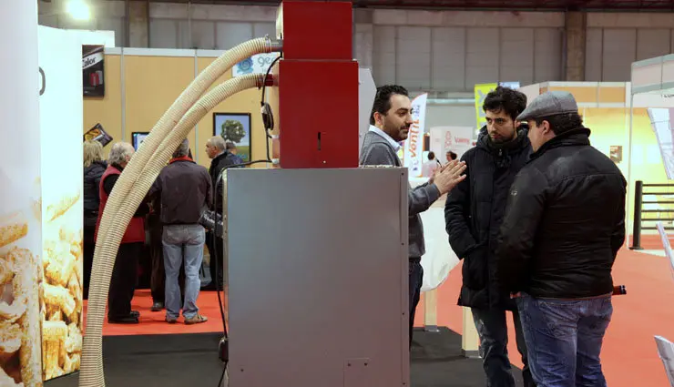 Un stand de una empresa del sector de la biomasa en la primera edición de la Feira da Enerxía de Galicia.