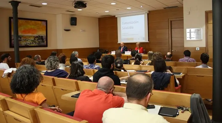 Asistentes a la jornada sobre "Comunicación saludable" en la sede de la CEO.