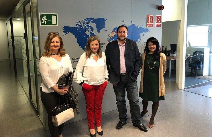 Teresa Pedrosa y Rosa Eguizábal visitaron las instalaciones de Optare Solutions en el Parque Tecnológico de Vigo.