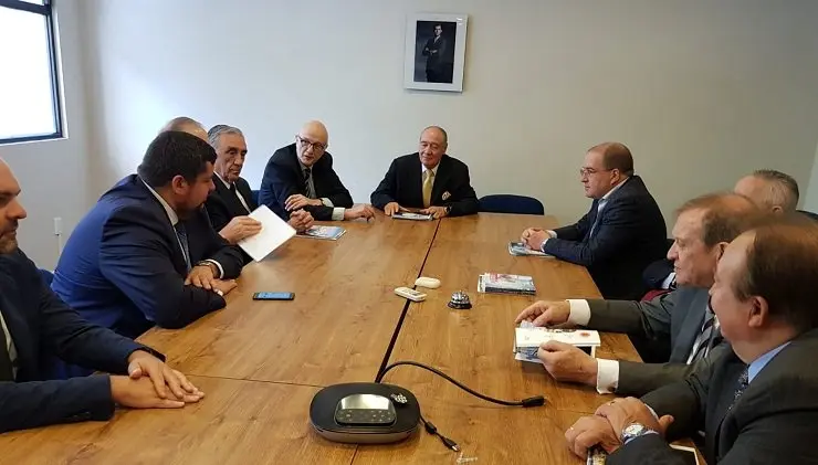 Reunión entre miembros de COFER y empresarios mexicanos.